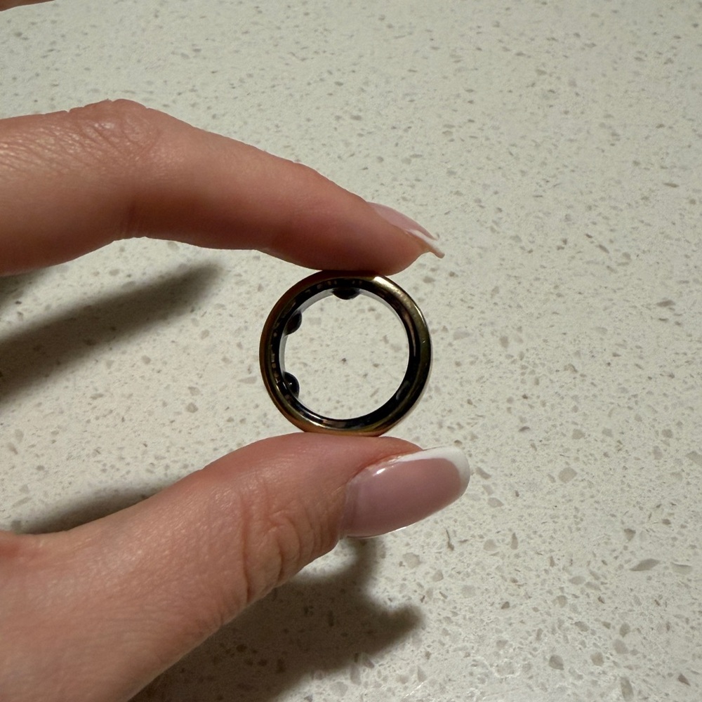 Gold Oura Ring - Gen 3 - Size 7 - Picture 5 of 7